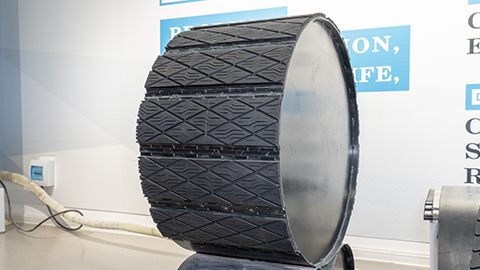 插板式滾筒包膠、陶瓷插板包膠，使用長(zhǎng)久，安裝簡(jiǎn)單